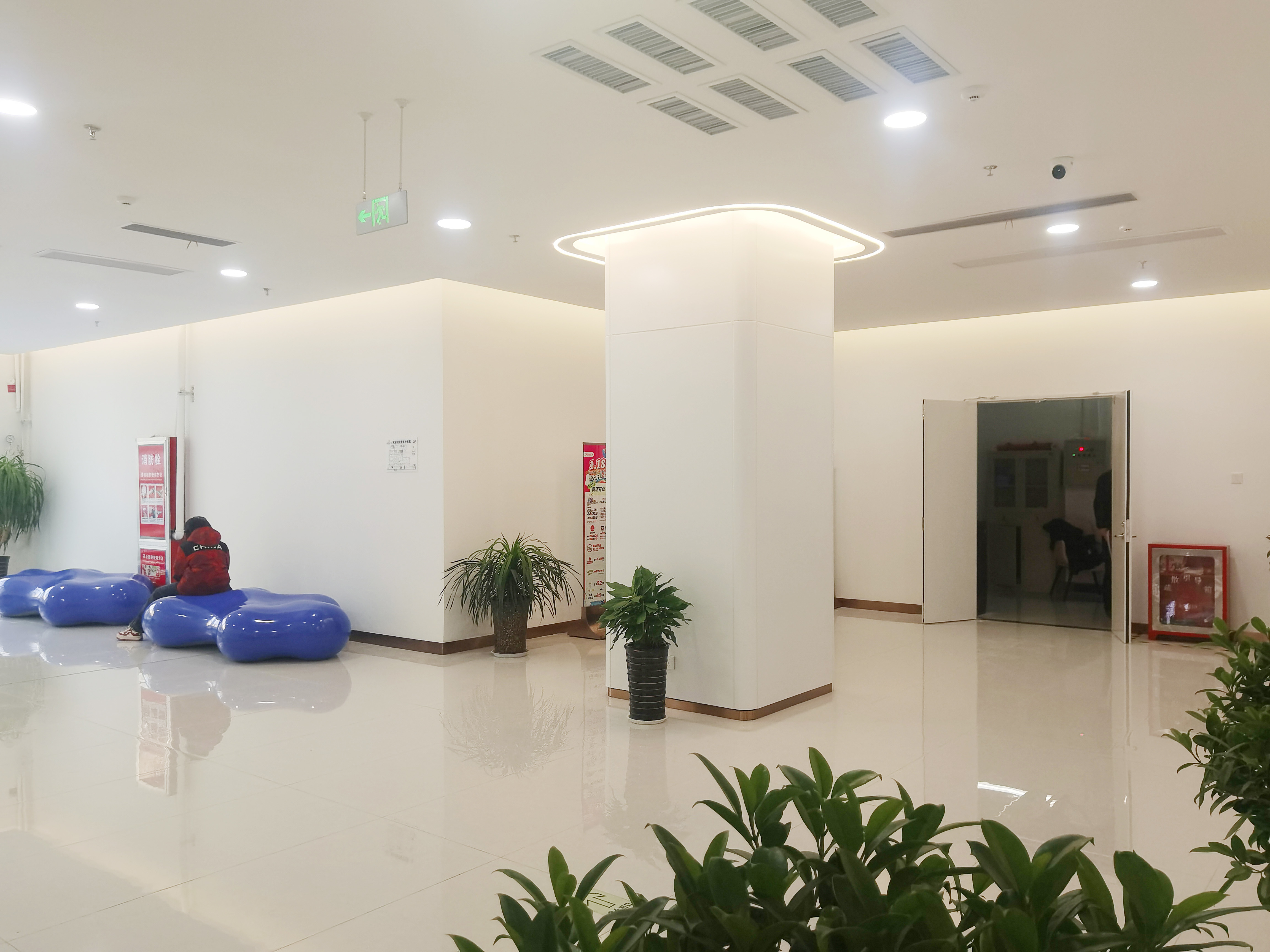 安庆商界瞩目焦点，合肥半山装饰缔造高端办公楼设计传奇(图3)