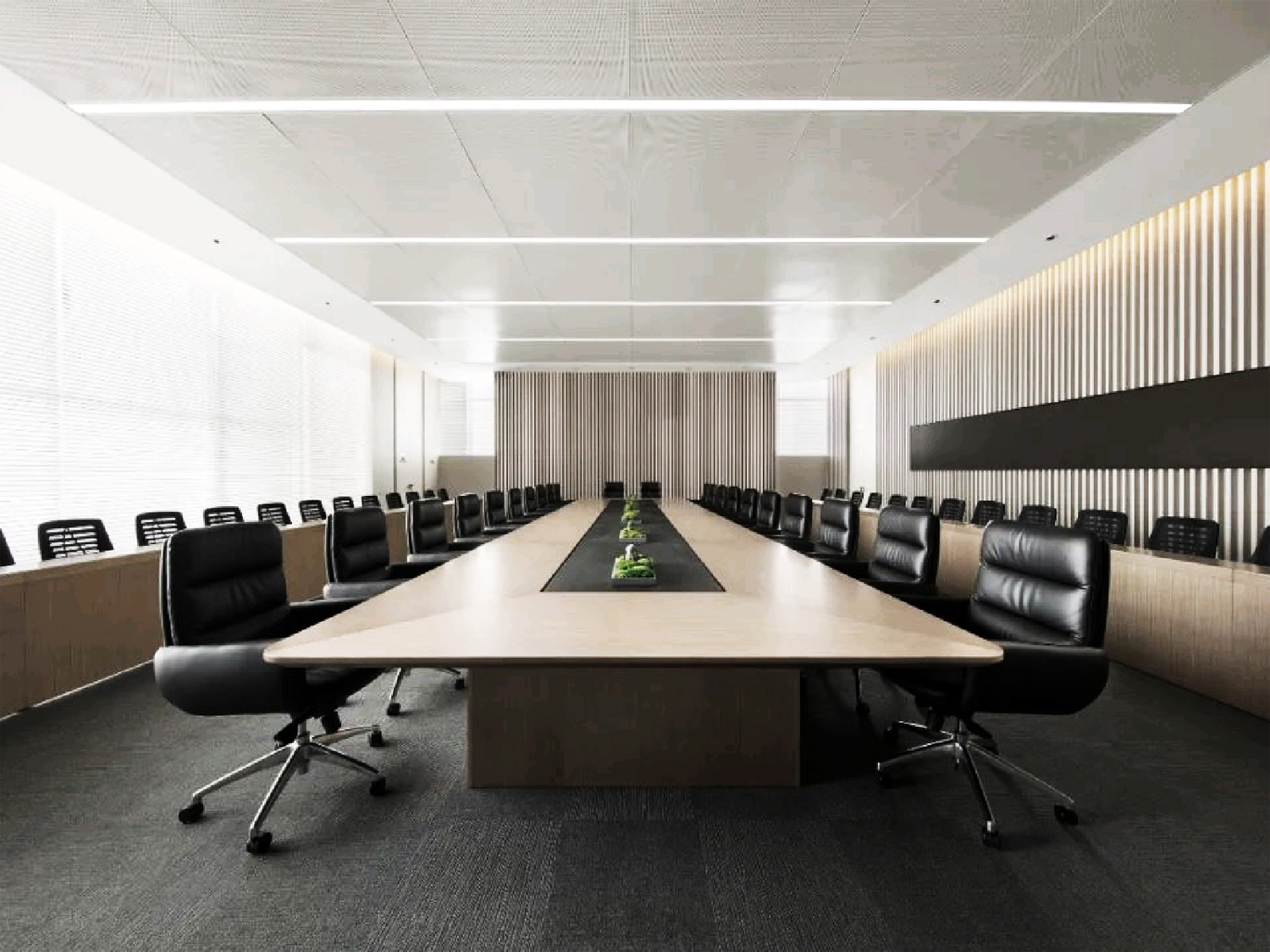 半山装饰--如何选购会议室装修配套家具(图2)