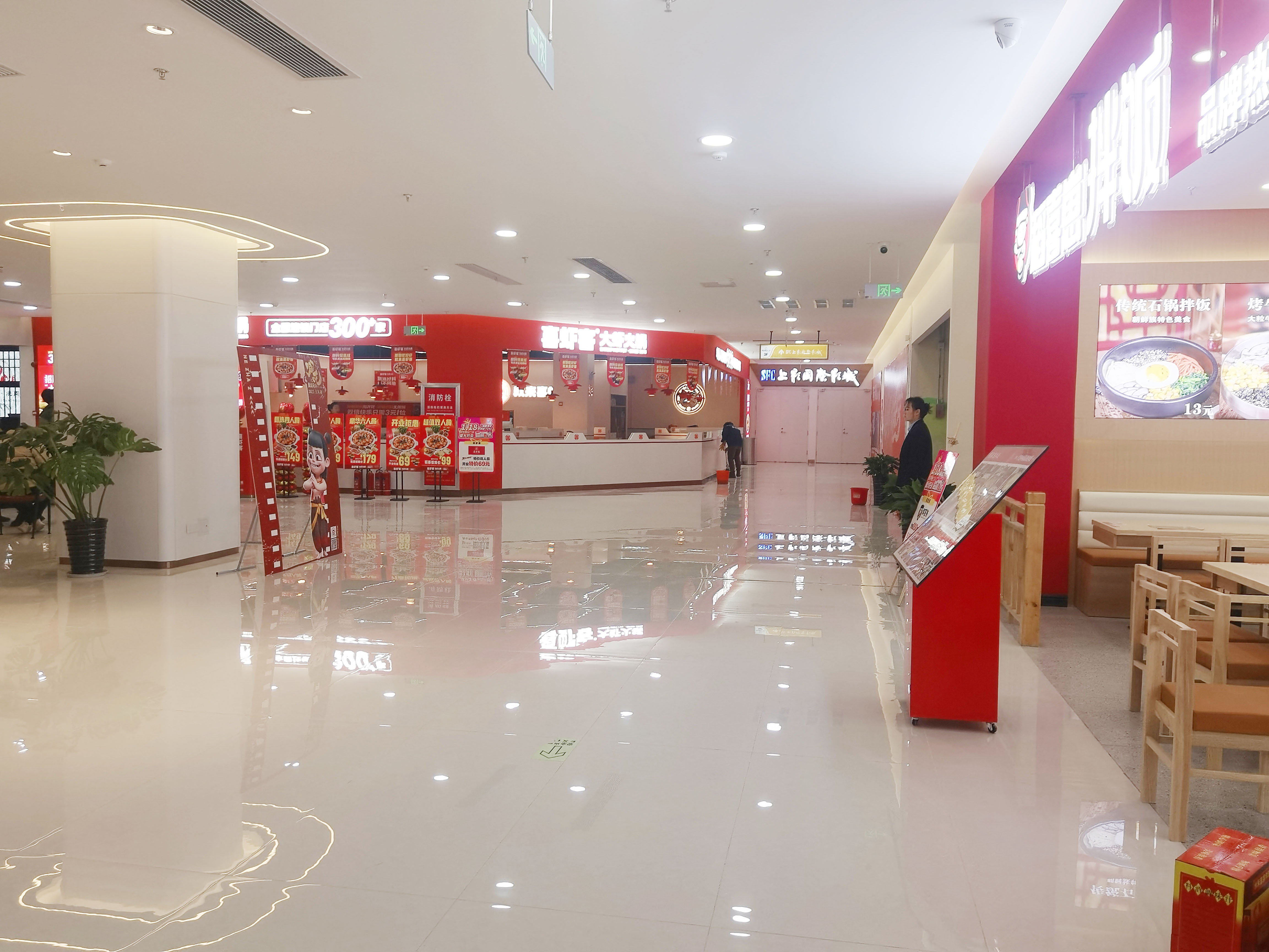 淮北海容实业有限责任公司5900平方商场店铺装修设计工程(图1) 淮北海容实业有限责任公司5900平方商场店铺装修设计工程(图1)